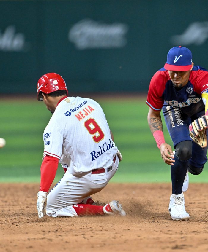 Diablos Rojos vencen 10-8 a El Águila de Veracruz en explosivo inicio de serie